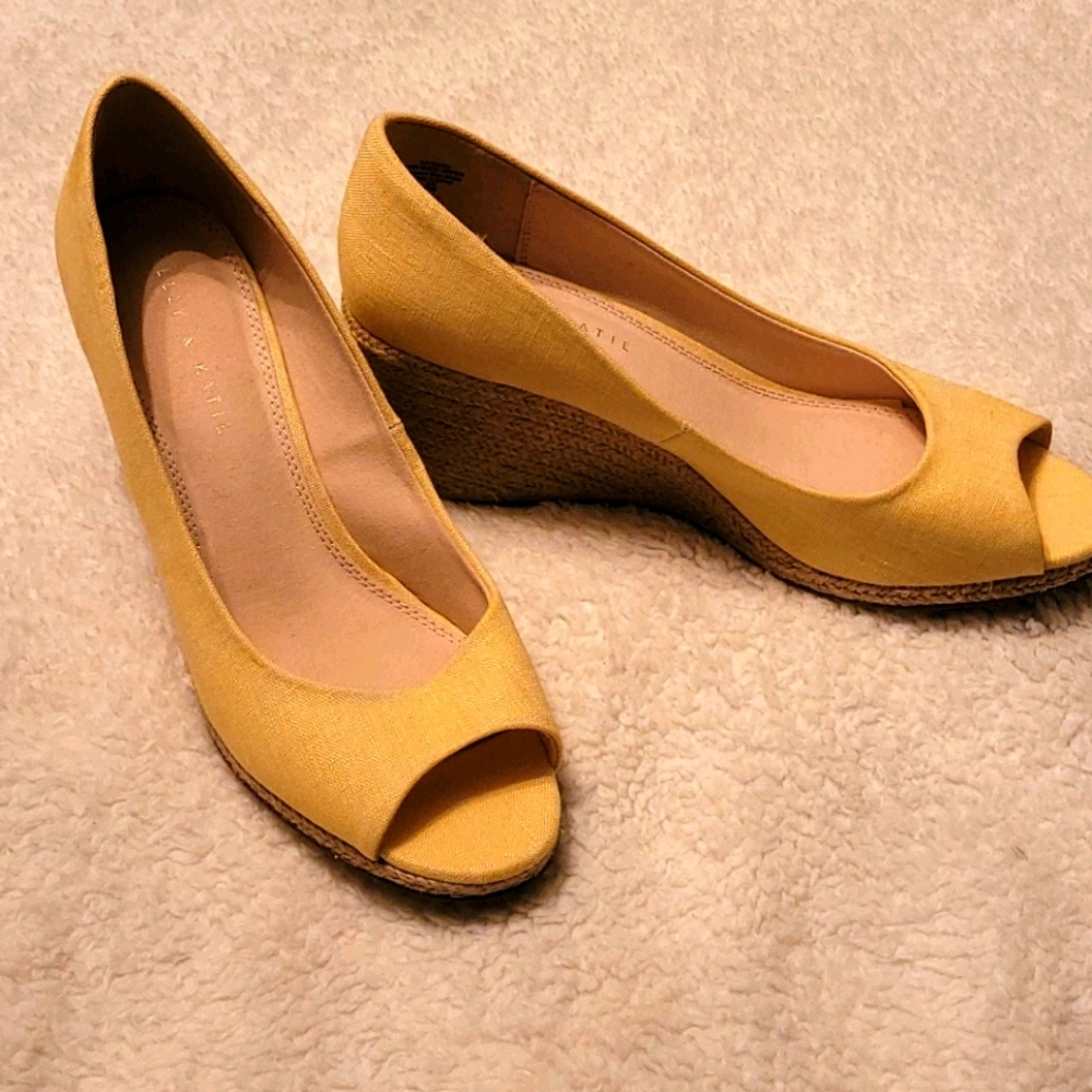 Yellow Wedge